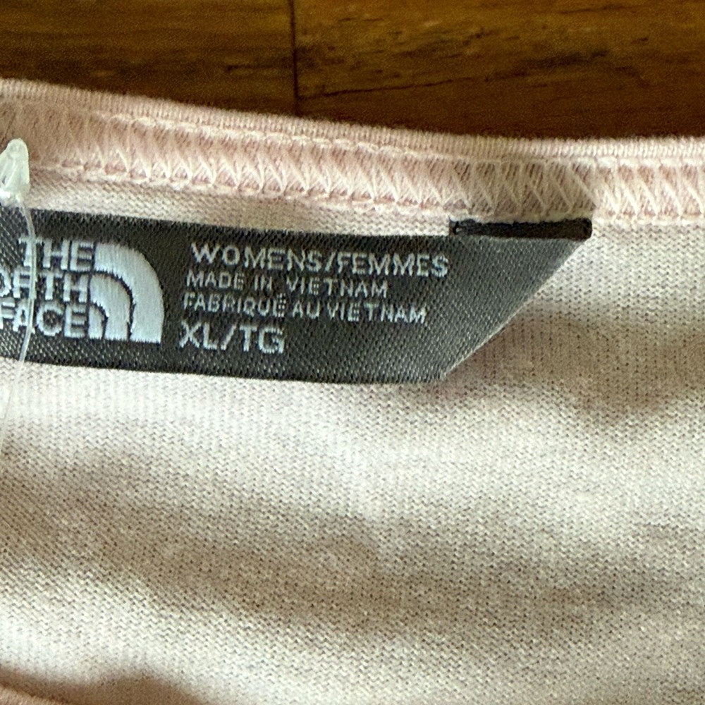 The North Face Short Sleeve Pocket Tee - Pale Pink - Picture 4 of 6